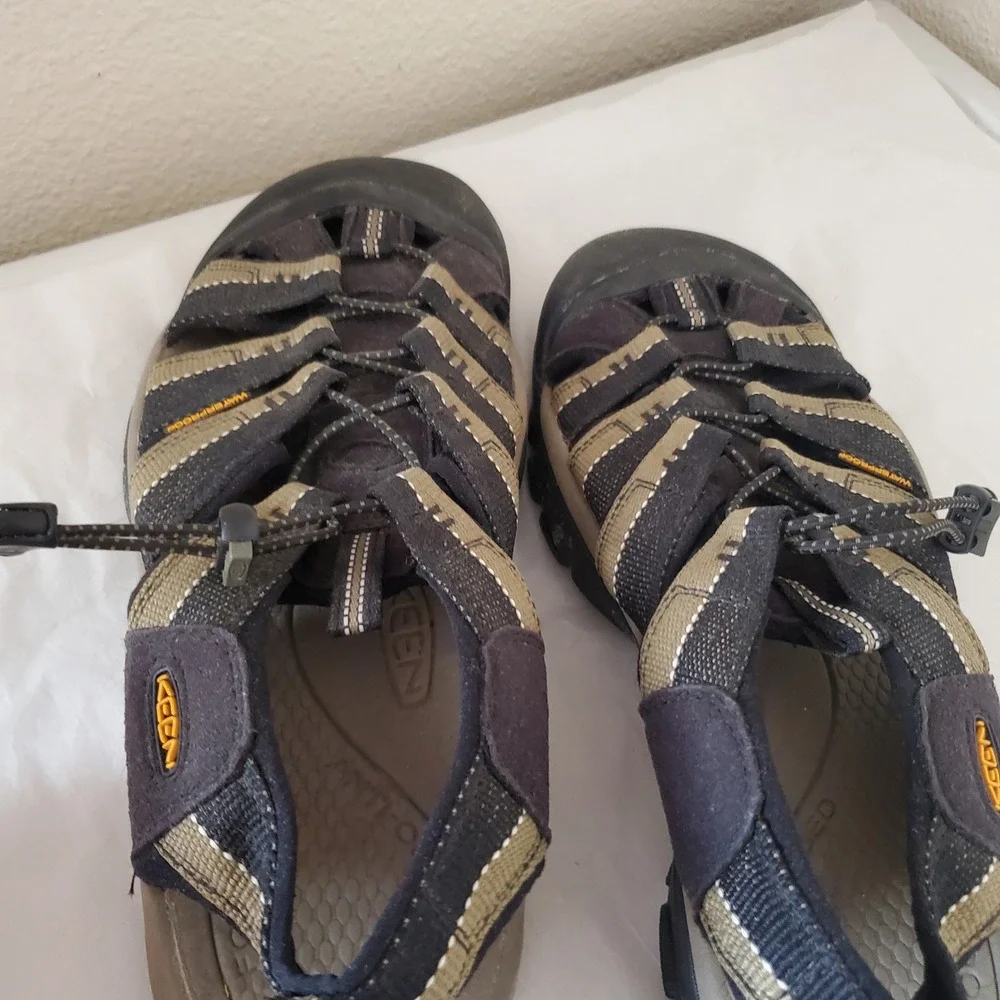 Keen Newport H2 Mens Sandals Black Olive Green Waterproof Hiking Shoes Size 9.5